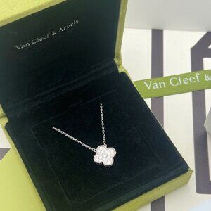 💝💕 Van Cleef & Aprels Women’s Necklaces ❤️❤️